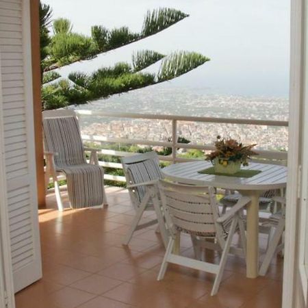 Lomarchi Holiday Home Карини Экстерьер фото