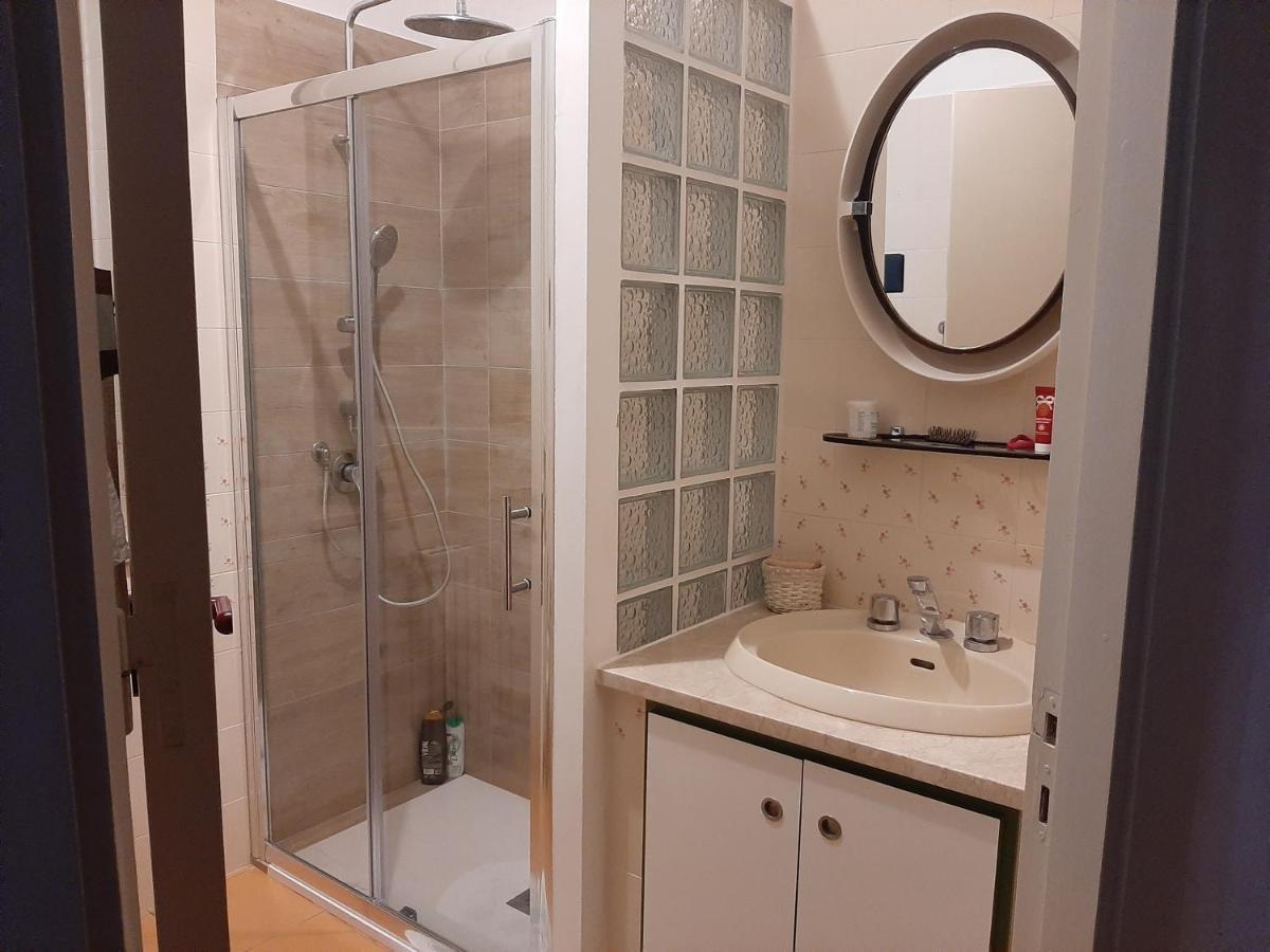 Lomarchi Holiday Home Карини Экстерьер фото