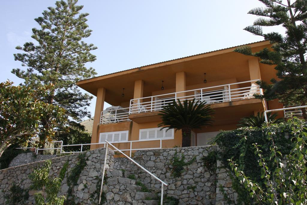 Lomarchi Holiday Home Карини Экстерьер фото