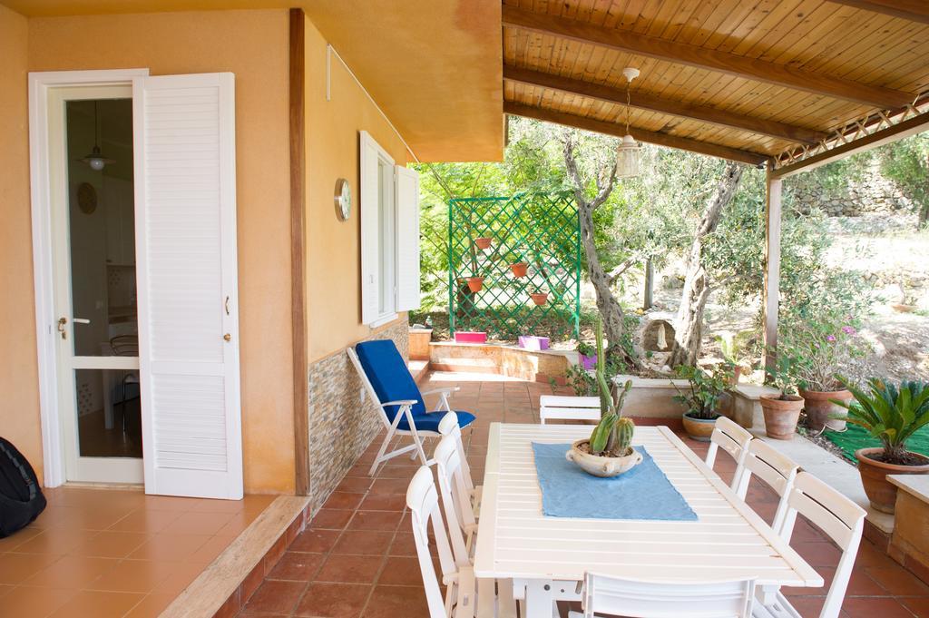 Lomarchi Holiday Home Карини Экстерьер фото