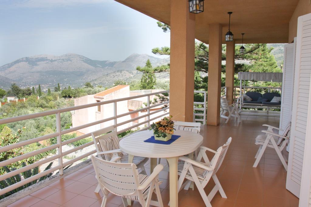 Lomarchi Holiday Home Карини Экстерьер фото