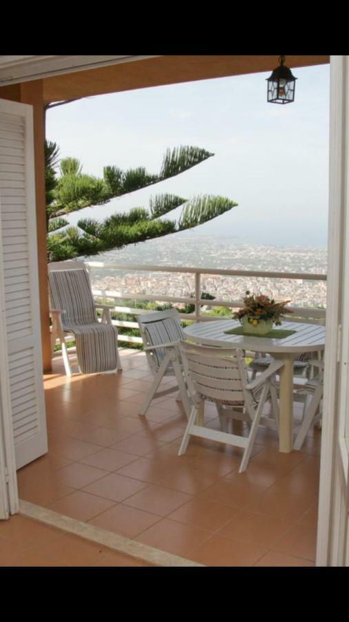Lomarchi Holiday Home Карини Экстерьер фото